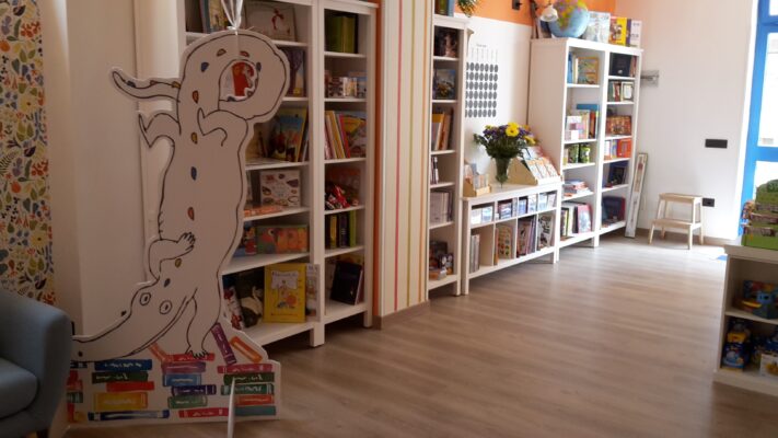 Libreria per bambini "A testa in giù"